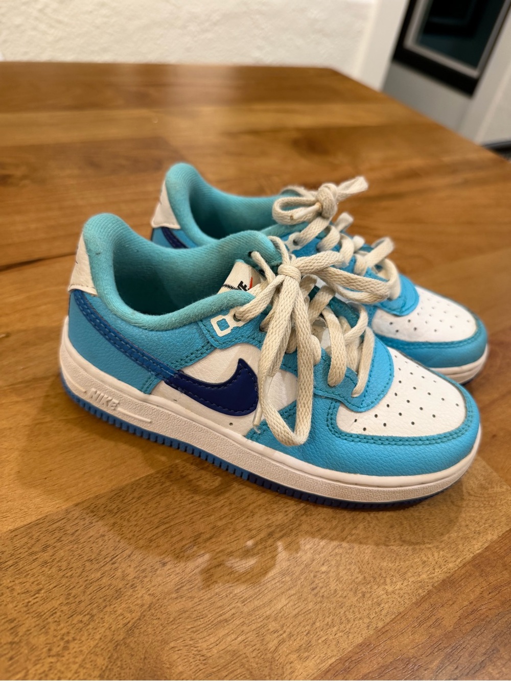 Nike Kids Low-Top Sneakers in White and Light Blue with Navy Swoosh Size 12C